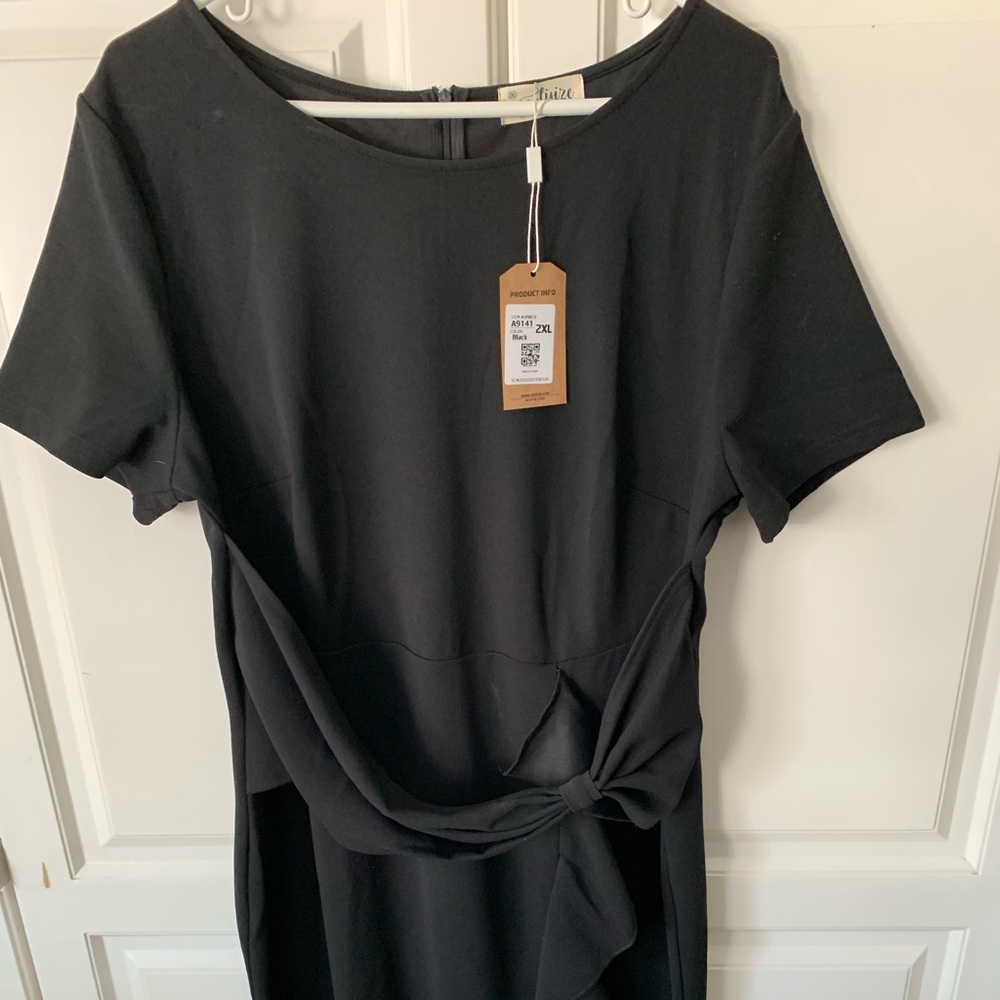 Short sleeve short black comfortable dress.